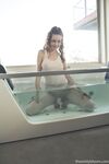 Lesbian - 2016-01-14 Glass Tub - Emily Bloom - Emily Photos Tub 2016-01-14 Bloom Glass Petite