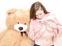 Lesbian - 2017-10-26 Teddy - Emily Bloom - Emily Photos Teddy Bloom 2017-10-26 Petite