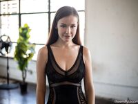 Lesbian - 2018-09-16 Shootout - Emily Bloom - Emily Photos Shootout Bloom 2018-09-16 Petite