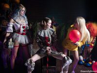 Lesbian - 2020-10-27 It - Emily Bloom & Ashleyy & Cali - Emily 2020-10-27 Photos It Ashleyy Cali Bloom & Petite