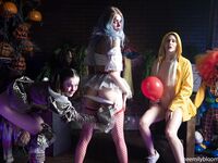 Lesbian - 2020-10-27 It - Emily Bloom & Ashleyy & Cali - Emily 2020-10-27 Photos It Ashleyy Cali Bloom & Petite