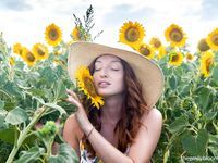 Lesbian - 2021-01-19 Sunflower - Red Fox - 2021-01-19 Photos Sunflower Red Fox Petite
