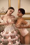 Lesbian - 2021-06-29 Queens - Emily Bloom & Mia Valentine - Mia Emily Photos Valentine Queens Bloom 2021-06-29 & Petite