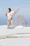 Erotic - X-Art.Com_2012-07-07_Leila_Yoga-In-The-Sky - Photos Posing