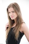 Erotic - X-Art.Com_2018-07-02_Sarah-Kay_Two-Gentlemen-And-A-Lady - Photos Posing