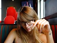Posing - Zishy 1463661798 Angel Youngs Eats A Red Robin - A Photos Youngs Angel Eats 1463661798 Robin Red Softcore