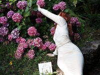 Posing - Zishy 65001711 Lady Noire Buttanical Garden - Lady Photos Buttanical Garden Noire 65001711 Softcore