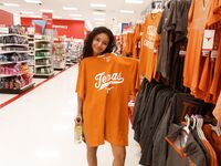 Posing - Zishy 65001721 Renee Macias Vs Super Target - Photos Renee 65001721 Vs Target Super Macias Softcore