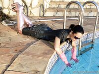 Aхlatex Gloves - Glovemansion By_The_Pool - By_The_Pool Photos Breathplay