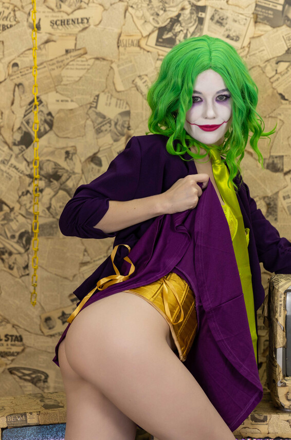 Emily Joker Photos Bloom 2022-10-19