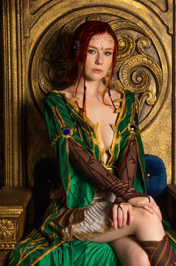 Triss Emily Photos 2022-10-25 Bloom