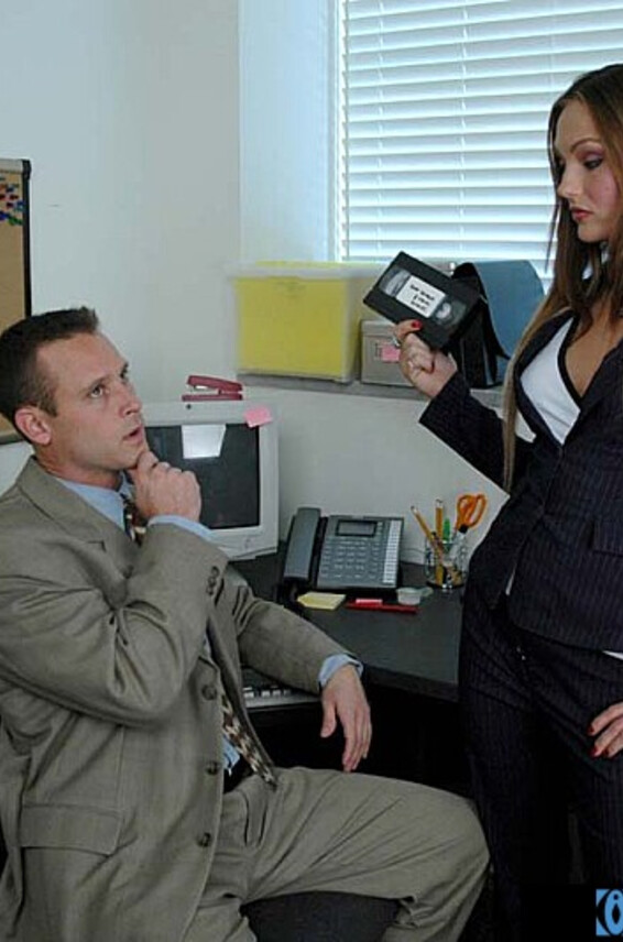  Jan Photos 2005 01 Office Venus 06 Naughty (Lq) [No]