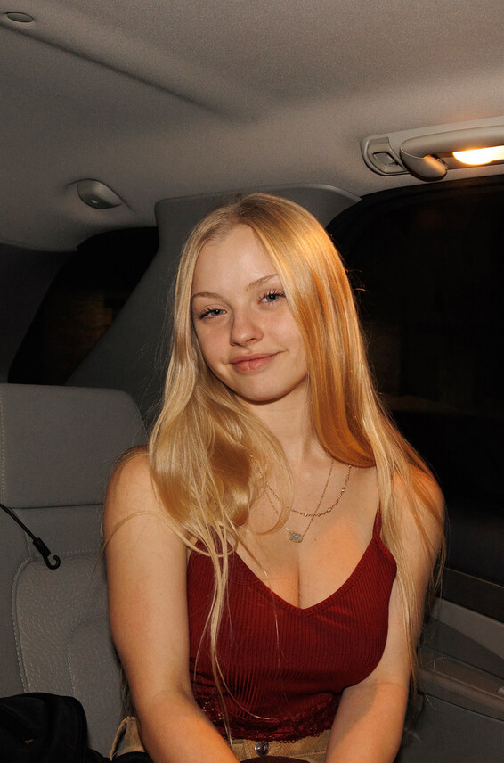 999642433 Photos 2 Kylie Shay Zishy Walking Memphis In