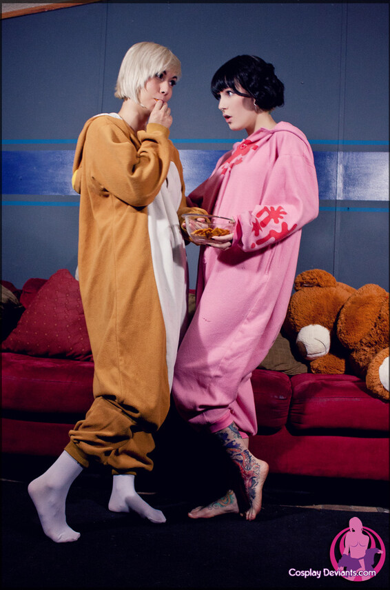 Cosplaydeviants 1105_Sleepover Photos
